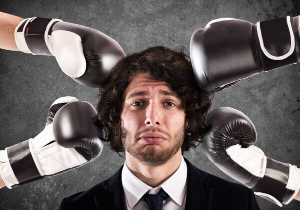 Разгневанные люди ударили бизнесмена
