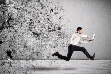 İşadamı diz üstü ile çalışır 