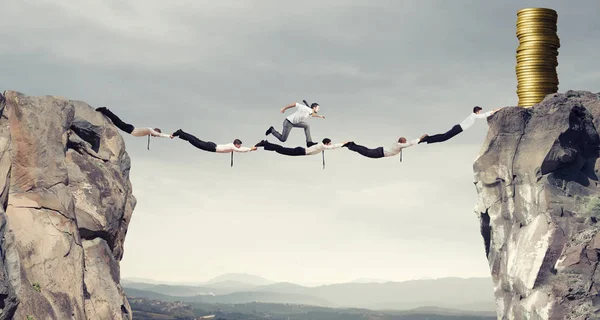 Geschäftsleute arbeiten zusammen — Stockfoto