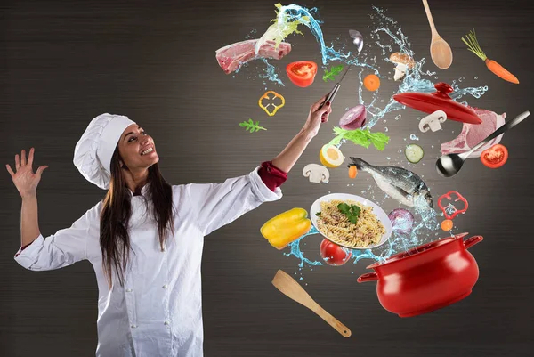Žena kuchař vaření s harmonii potravin — Stock fotografie