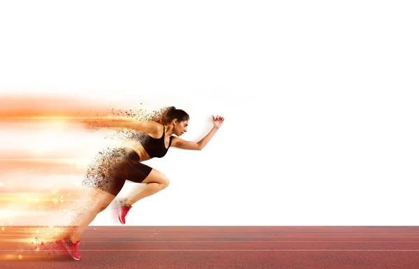 Спортивная женщина бегает — стоковое фото