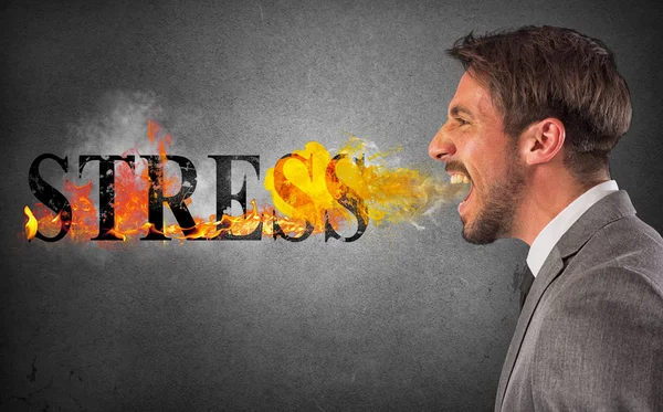 Geschäftsmann verbrennt das Wort Stress — Stockfoto