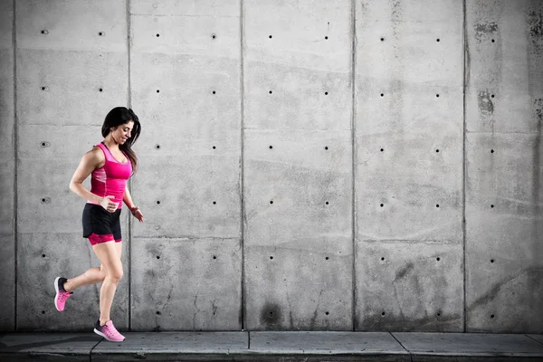 Atletica corridore donna in abbigliamento sportivo — Foto Stock