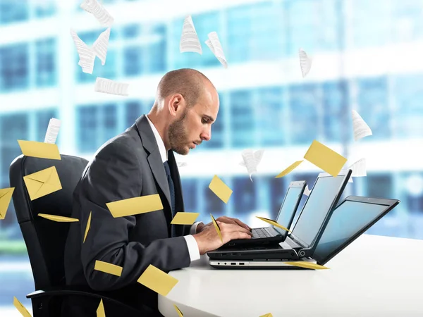 Disperazione e stress per e-mail spam — Foto Stock