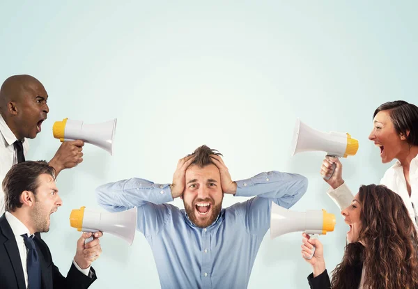 Conceito de estresse com colegas gritando — Fotografia de Stock