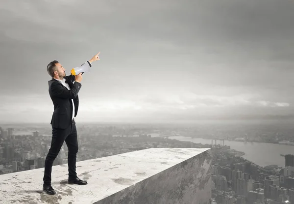 Zakenman maken aankondiging — Stockfoto