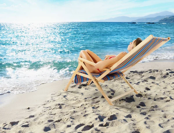 Girl tanning  on a deck chair — Stock Photo, Image