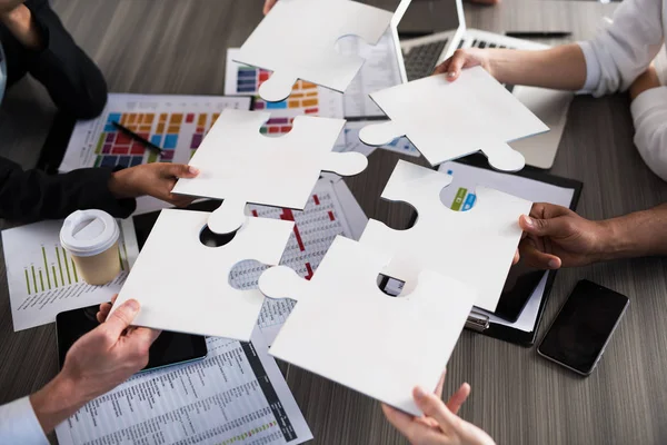 Equipe de empresários que trabalham juntos — Fotografia de Stock