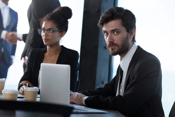 Samenwerking tussen zakenmensen — Stockfoto