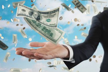 Yağmurlu Doları banknot ile işadamı