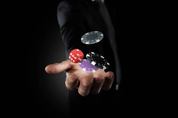 Gambler makes his bet — Stock Photo, Image