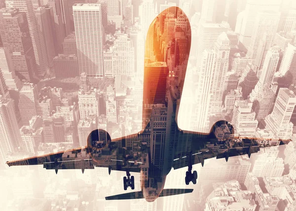 Взлет современного самолета Стоковое Изображение