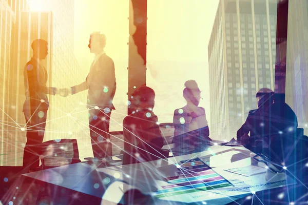 İki iş adamının el sıkışması. 