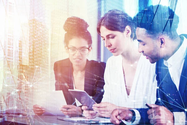 Birlikte ofisinde çalışan kişiler. 