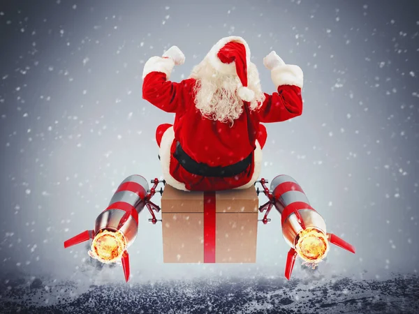 Weihnachtsmann mit Geschenkschachtel fliegt — Stockfoto