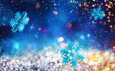 Arka plan christmas dekorasyon parlak mavi kar taneleri ile parlak gümüş kristal ile