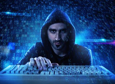 Bir bilgisayarda kişisel bilgi okuma hacker. Gizlilik ve güvenlik kavramı