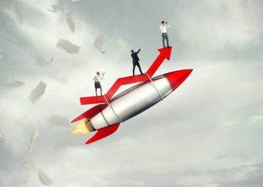 Üzerinde bir roket kalktıktan işadamları. 3D render