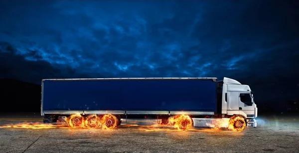 Szuper Gyors Szállítási Szolgáltatás Csomag Egy Teherautó Kerekek Tűz Úton — Stock Fotó