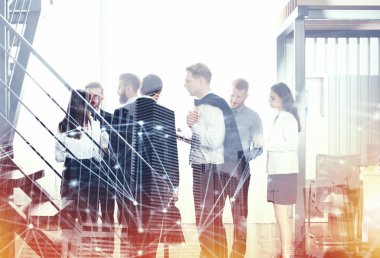 İş adamları Office Internet ağ etkileri ile birlikte çalışır. Takım çalışması ve ortaklık kavramı. Çift pozlama