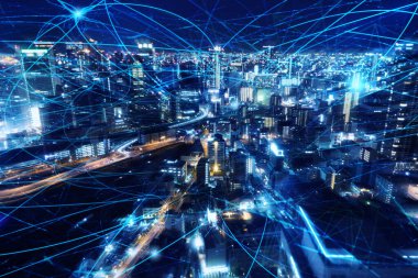 Gece şehirde hızlı internet bağlantısı var. Teknoloji ve yenilik kavramı