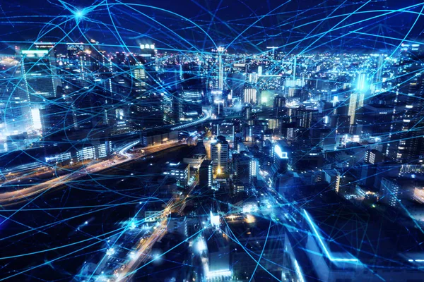 Connessione internet veloce in città di notte. Concetto di tecnologia e innovazione — Foto Stock