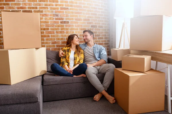 Happy couple have to move and arrange all the packages. Concept of success, change, positivity and future — Stock Photo, Image