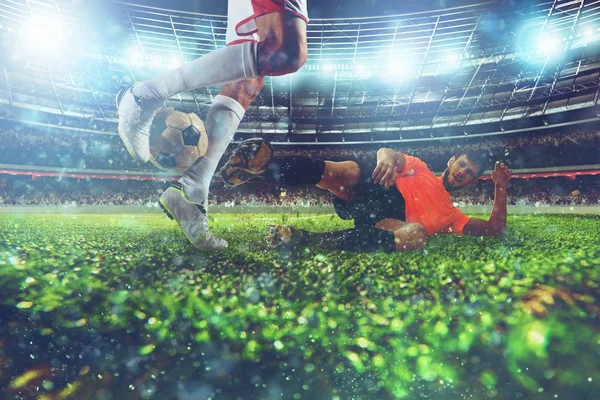 Närbild av en fotboll actionscen med konkurrerande fotbollsspelare på stadion under en nattmatch — Stockfoto