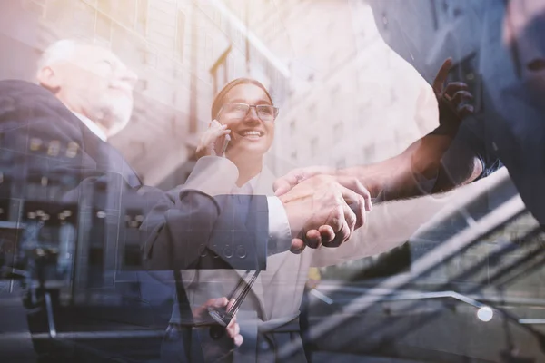 Handshaking business person in office. concept of teamwork and partnership. — Stock Photo, Image