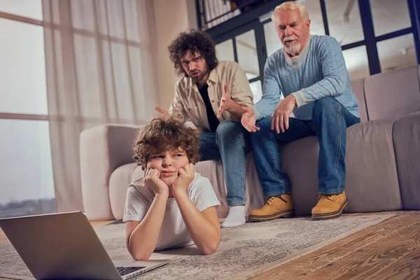 Father get angry and scold his son because he is internet addicted — Stockfoto