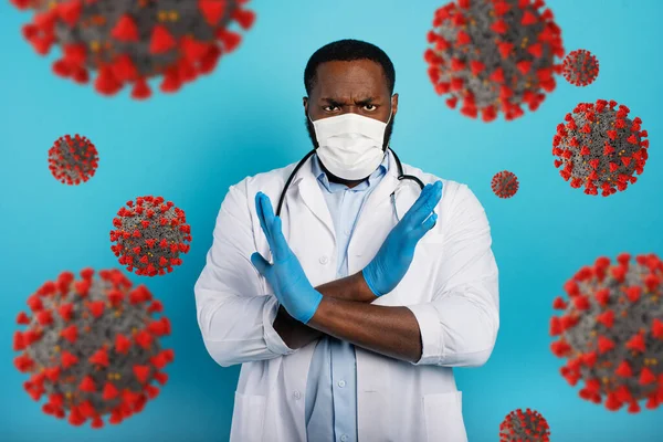 Hastane kapalı çünkü kovid 19 koronavirüs enfeksiyonu olan hastalarla dolu. Mavi arkaplan — Stok fotoğraf