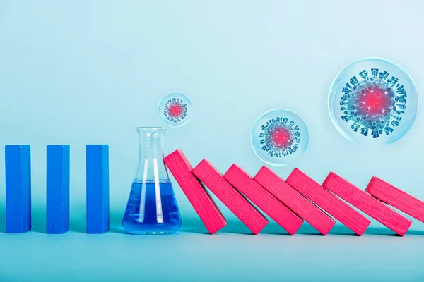 Covid19 Coronavirus salgını konsepti domino oyunu gibi zinciri düşüyor. Bulaşıcı hastalık ve enfeksiyon ilerleyişi tıbbi bir araştırma ile durduruldu. Cyan arkaplanı — Stok fotoğraf