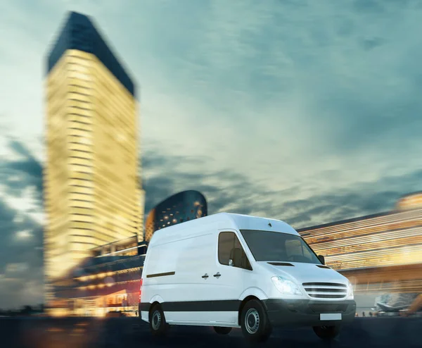 Modern şehir manzarası üzerinde hareket eden bir minibüsle paket servisinin süper hızlı teslimatı — Stok fotoğraf