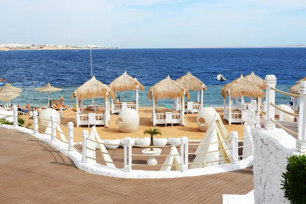 Praia no hotel de luxo, Sharm el Sheikh, Egito — Fotografia de Stock