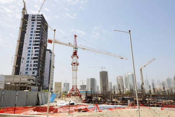 Um canteiro de obras na cidade de Dubai, Emirados Árabes Unidos — Fotografia de Stock