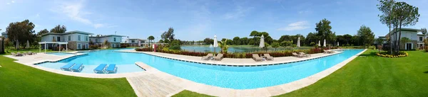 Le panorama de la piscine de l'hôtel de luxe, Antalya, Turquie — Photo