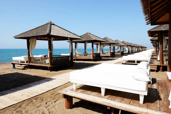 The beach at luxury hotel, Antalya, Turkey — Stock Photo, Image