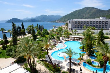 Marmaris, Türkiye - 20 Mayıs: Turist enjoing tatillerini lüks otelde 20 Mayıs 2013 Marmaris, Türkiye'de. Daha fazla o zaman 36 milyon turist Türkiye'nin 2013 yılında ziyaret etmiştir