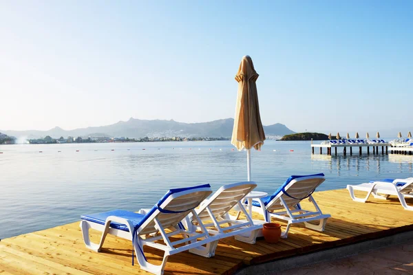 Praia no resort turco, Bodrum, Turquia — Fotografia de Stock