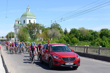 Bila Tserkva, Ukrayna - 18 Mayıs: Yarışçılar üzerinde 18 Mayıs 2017 yılında Bila Tserkva, Ukrayna uluslararası yol yarışı tur Ukrayna 2017 Bila Tserkva sahnede vardır.