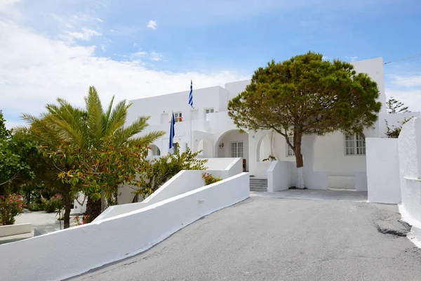 Hotelbau im traditionellen griechischen Stil, Insel Santorini, Griechenland — Stockfoto