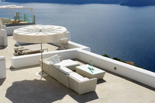 Havudsigten terrasse på luksushotel, Santorini ø, Grækenland - Stock-foto
