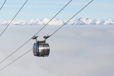 Jasna, Slovakya - 25 Ocak: Jasna düşük Tatras Chopok istasyondaki teleferik kabin. 25 Ocak 2017 Jasna, Slovakya pistes 49 km ile en büyük kayak merkezi Slovakya açıktır
