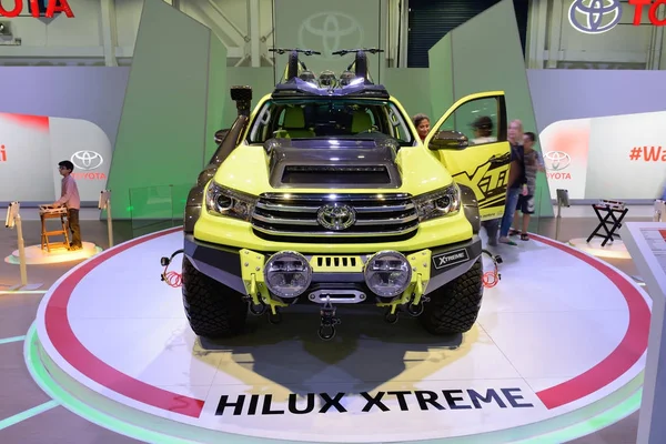 Dubai, Verenigde Arabische Emiraten - 18 November: Toyota Hilux Xtreme conceptauto is op Dubai Motor Show 2017 op 18 November 2017 — Stockfoto