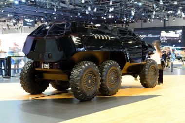 Dubai, Birleşik Arap Emirlikleri - 17 Kasım: Devel altmış off-road araç Dubai Motor Show 2017 üzerinde 17 Kasım 2017 üzerinde olduğunu 