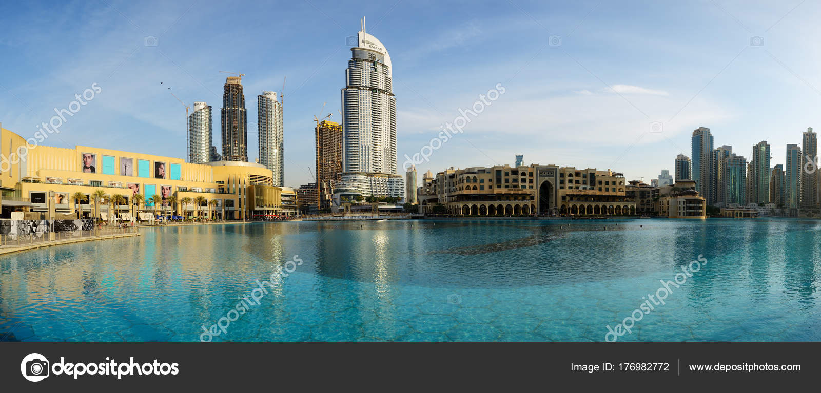 Dubai Uae November 19 The View On Dubai Mall And Address Hotel