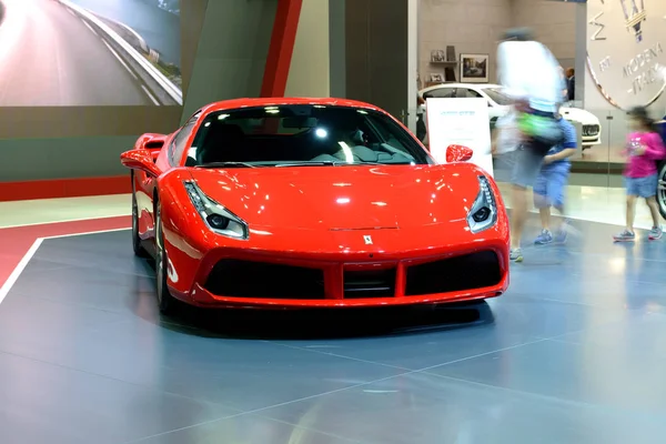 Ντουμπάι, Ηνωμένα Αραβικά Εμιράτα - 17 Νοεμβρίου: Η Ferrari 488 Gtb sportscar είναι στο Ντουμπάι Motor Show 2017 στις 17 Νοεμβρίου 2017 — Φωτογραφία Αρχείου