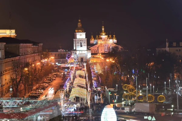 QUIIV, UCRÂNIA - 28 DE DEZEMBRO: A vista sobre o Mosteiro de São Miguel em Cúpula Dourada em 28 de dezembro de 2017 em Kiev, Ucrânia — Fotografia de Stock