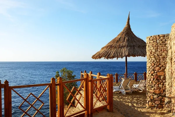 Plaża w luksusowym hotelu, Sharm el Sheikh, Egipt — Zdjęcie stockowe