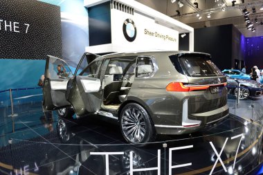 Dubai, Birleşik Arap Emirlikleri - 17 Kasım: Bmw konsept X7 iperformance Dubai Motor Show 2017 üzerinde 17 Kasım 2017 üzerinde olduğunu 